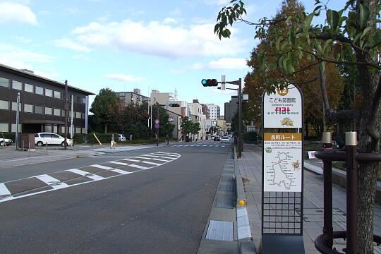 写真(81) /loopbus/gazo540/gazo20081122/fnaga-kodomotoshokan-bDSCF4722.JPG